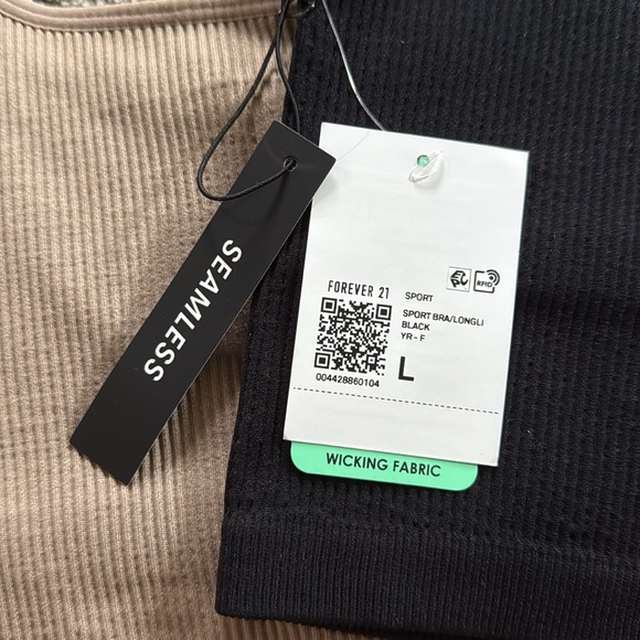 3 Seamless Wicking Bra Tank - Picture 2 of 3